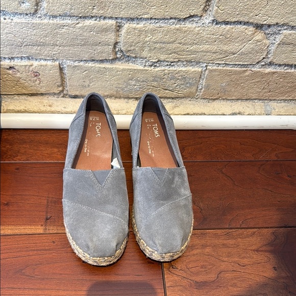 TOMS Gray Suede Espadrilles/Loafers - Picture 2 of 4